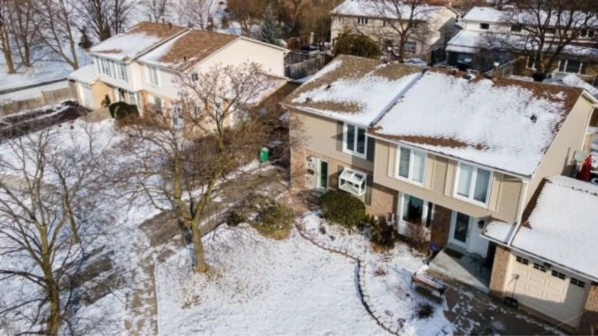 How Did a Mississauga Home Sell for Just Under $1M With 85 Offers?